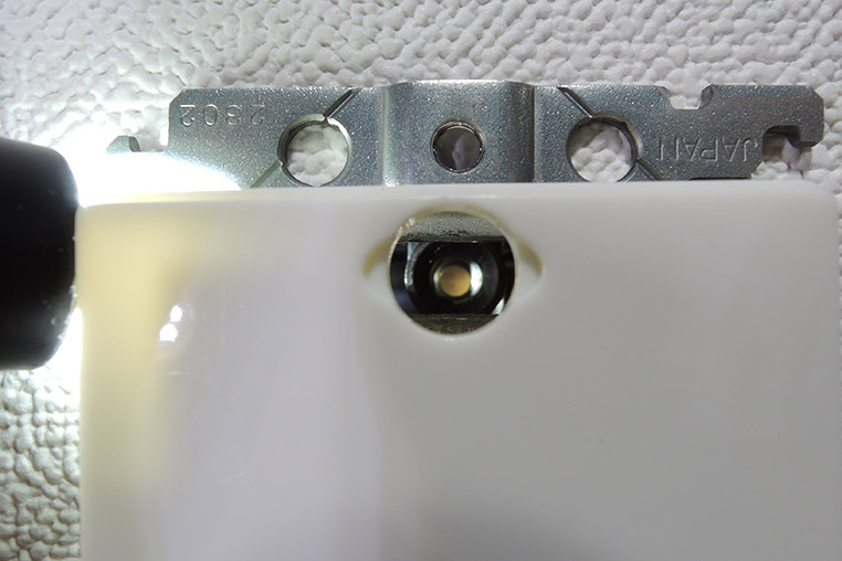 DCボリューム調光器を壁に埋め込み取り付けする方法　作業手順-16
