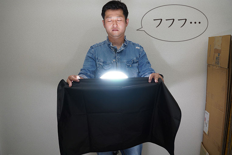 LEDライトの光を遮光カーテンで遮る実験-01