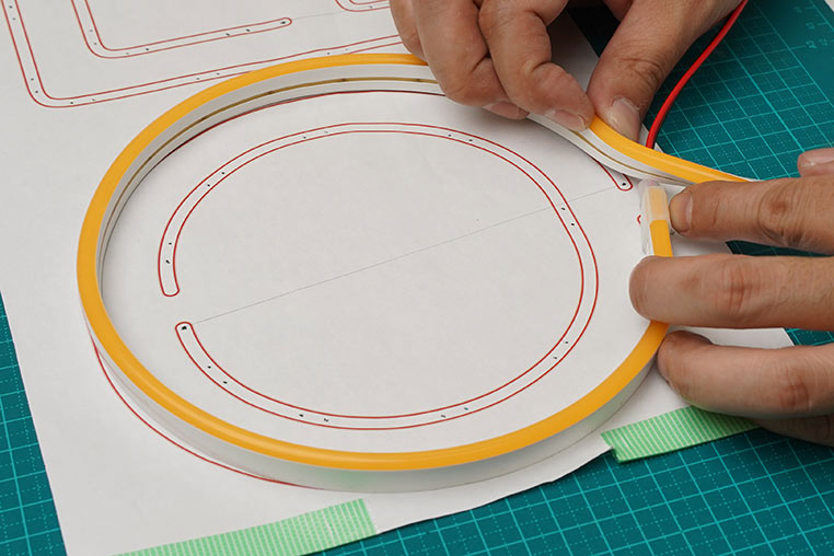 LEDネオンチューブの切り出し