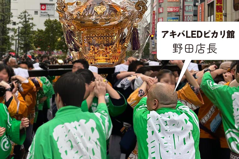 神田祭での神輿宮入シーン