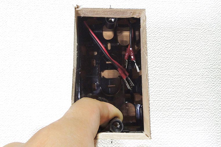 DCボリューム調光器を壁に埋め込み取り付けする方法　作業手順-14