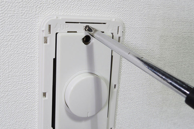 DCボリューム調光器を壁に埋め込み取り付けする方法　作業手順-20