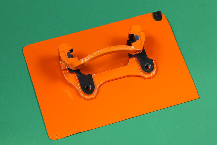 レクサス純正のオレンジブレーキキャリパーと、調合（色合わせ）したオレンジカラー