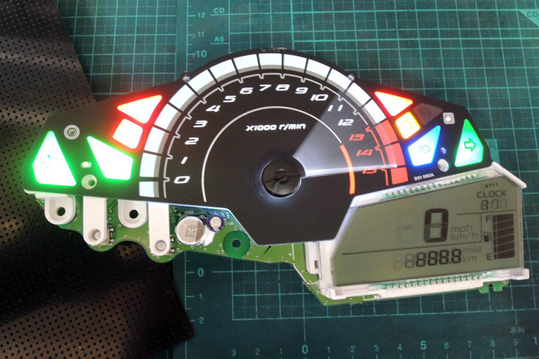 バイク(Ninja)のスピードメーターのバックライト点灯不良