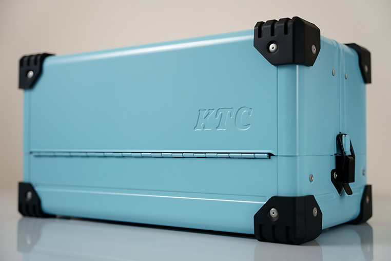 KTCの両開きメタルケースのパステルブルー