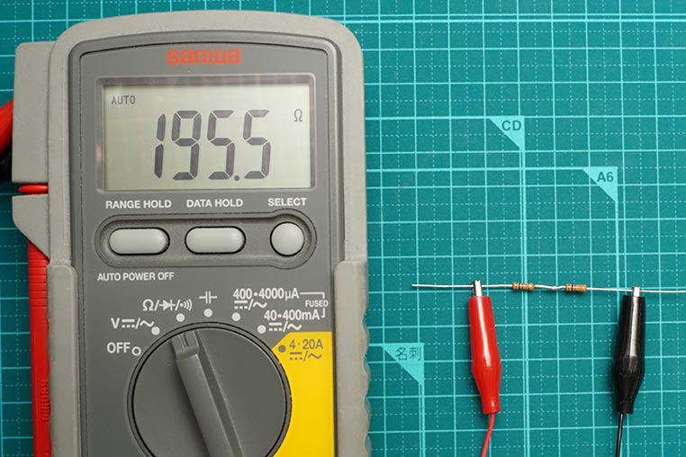 100Ωと100Ωの抵抗を直列接続して、抵抗値を測定