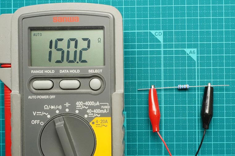 1W、150Ωの抵抗。実際に抵抗値を測定している