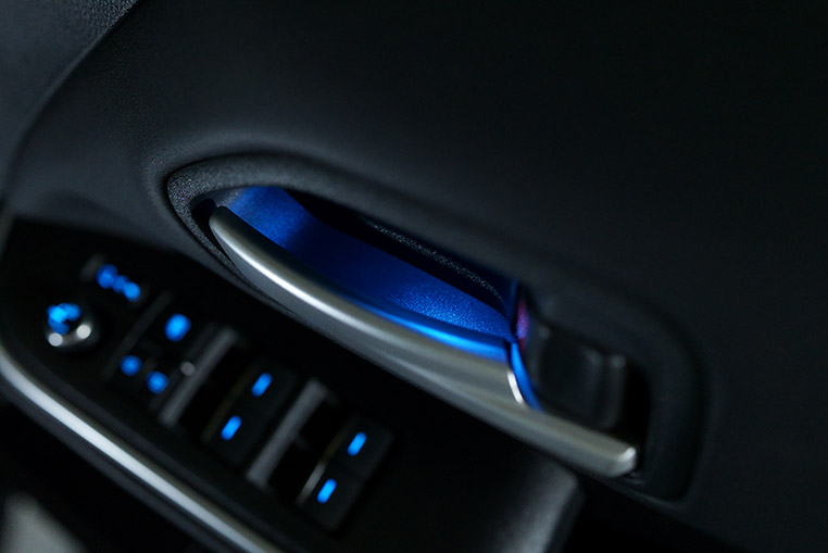 90系ヴォクシー内装のLEDカスタム-05 インナードアハンドルイルミ