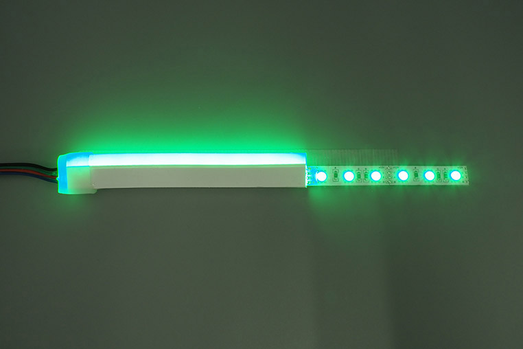 LEDネオンチューブに内蔵されたテープLEDの構造