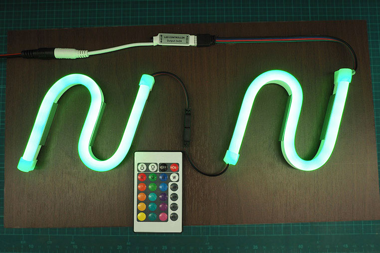 RGB LEDネオンチューブで作った文字の点灯イメージ