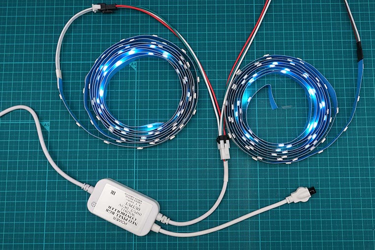 ネオピクセルLEDテープを車に取り付ける準備ができた状態(完成図)