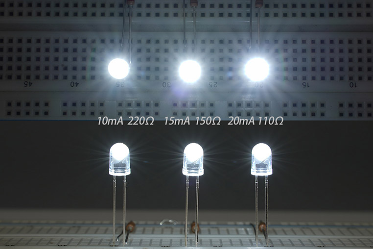 砲弾型LEDに10ミリアンペア、15ミリアンペア、20ミリアンペアの電流を流して明るさを比較-01