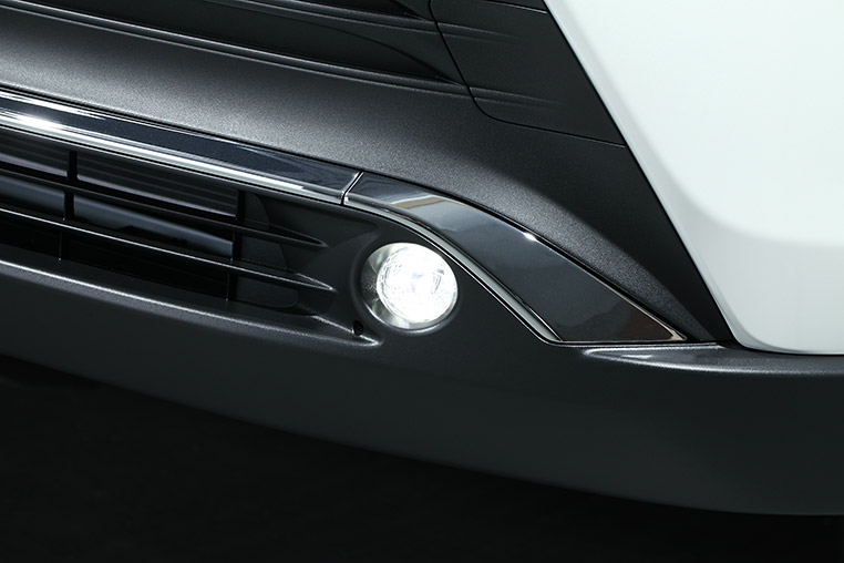 最近のトヨタ車の純正LEDフォグランプを明るくする方法はないの？
