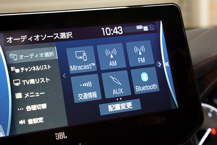 外部入力を示す「AUX」のアイコンがSDナビ（JBL付き）のメニュー画面に現れた