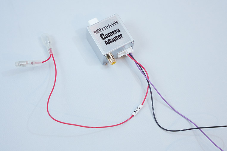カメラアダプターと、その電源線