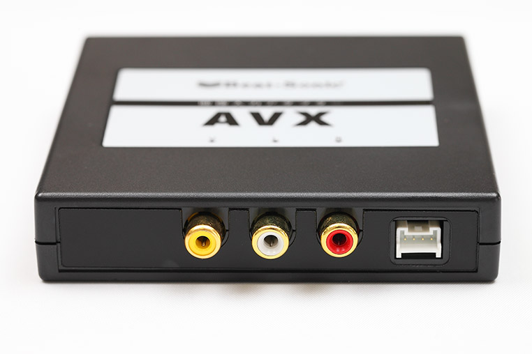 AVX02の赤・白・黄色のアナログRCA端子