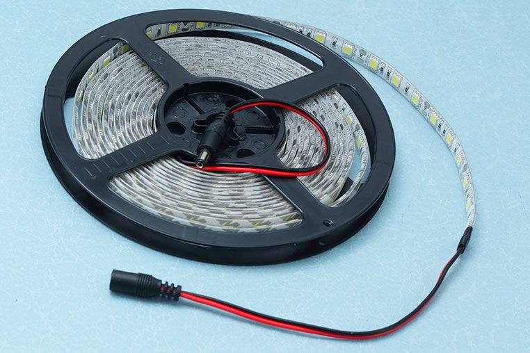 LEDテープライト延長用の配線はどれがいい？（AWGの意味は？）