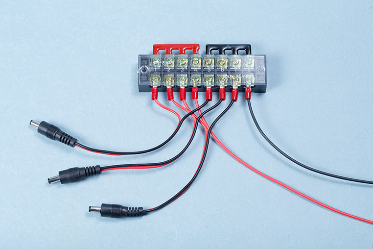端子台で電源を3分配