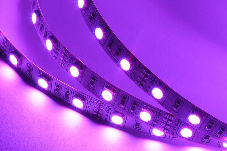 RGBフルカラーLEDテープライトの紫点灯