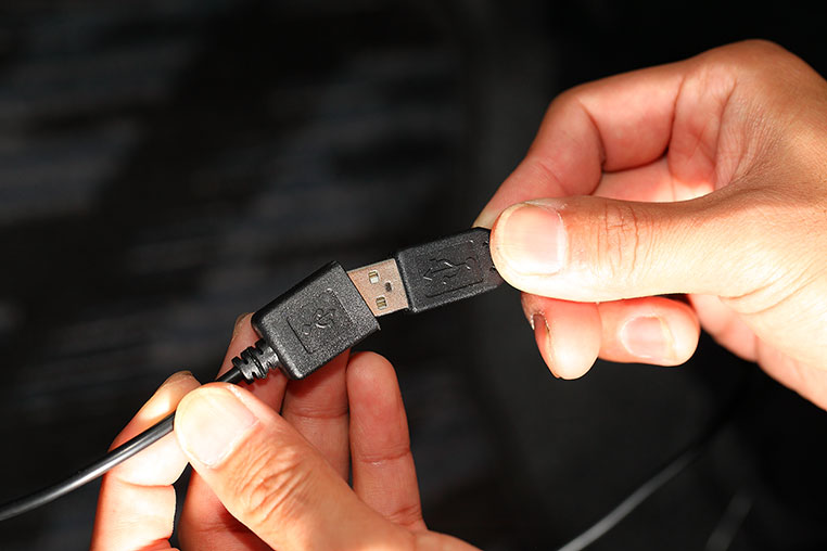 ドラレコ側USBケーブルとの接続