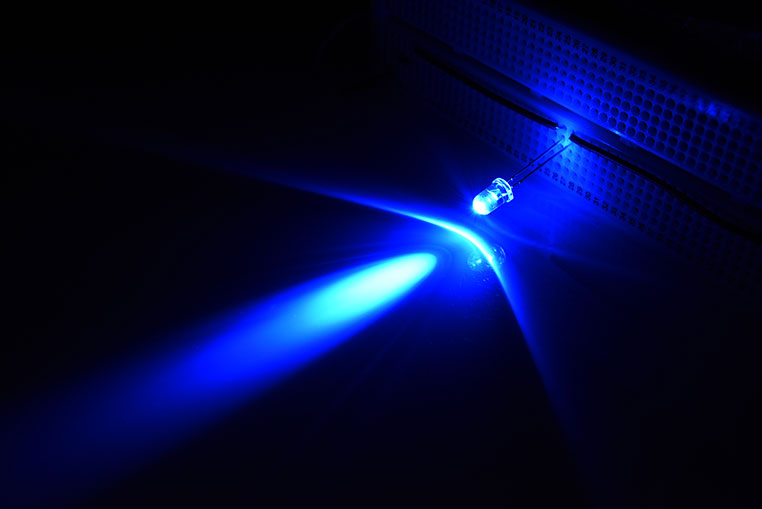 砲弾型LEDハイルーメンタイプ青色