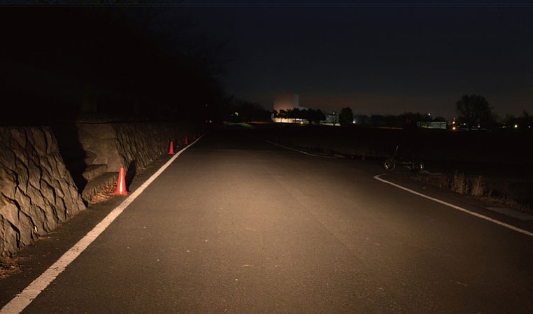 純正ハロゲンバルブの路面照射