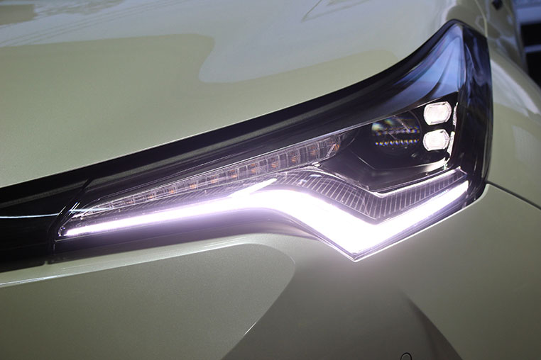 C-HR 強発光デイライト