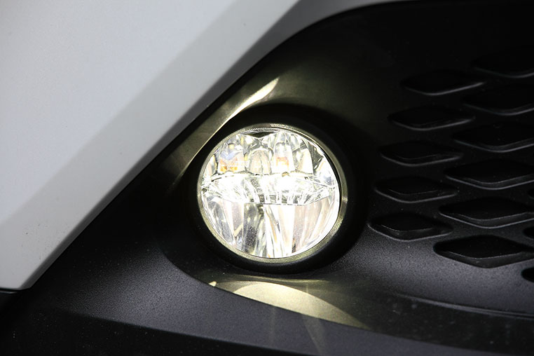 C-HRのトヨタ純正LEDフォグランプ