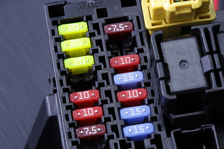 車のヒューズから取れる電源容量 限界は何アンペア