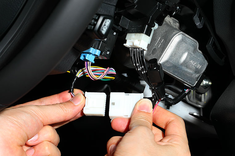 トヨタ車のオートライト消灯タイミングを変更するには？
