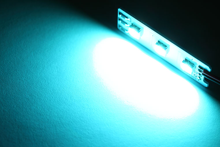 アイスブルーのLED