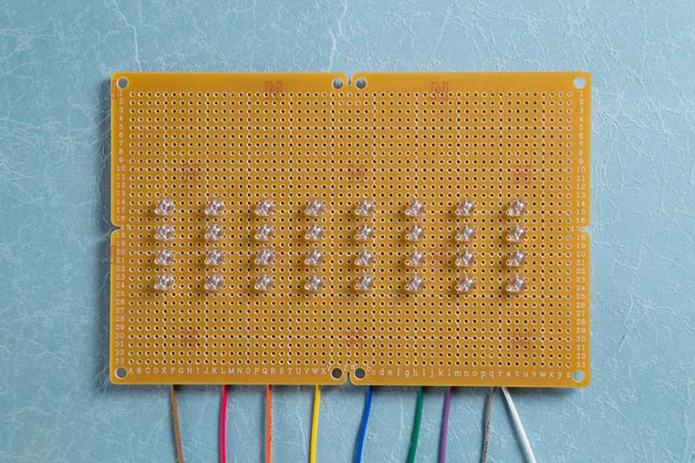 4個直列×8並列で、32個までLEDが増えた