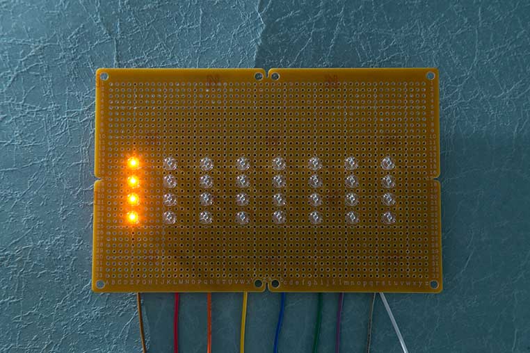 並列の1列目LEDが点灯