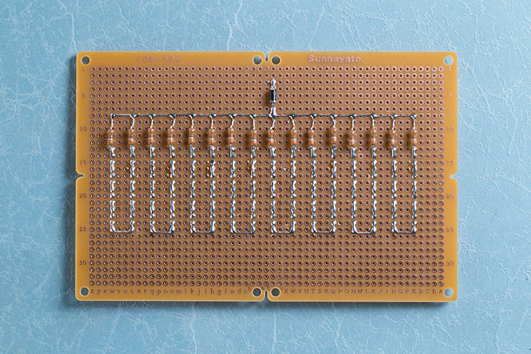 LEDの並列数を倍に増やした基板のウラ面