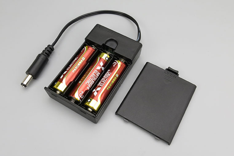 乾電池を12Vに昇圧させる電池ボックスは、テスト用電源に最適