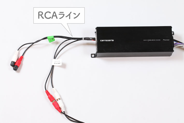 RCAケーブルでアンプをつなぐ