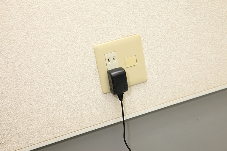 家庭用コンセントからACアダプターで電源を取る