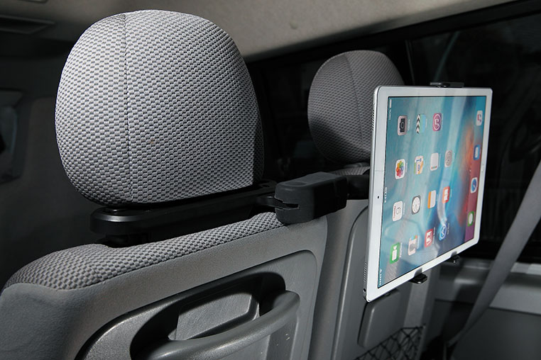 iPad Pro（12.9インチタブレット）を後席用に固定