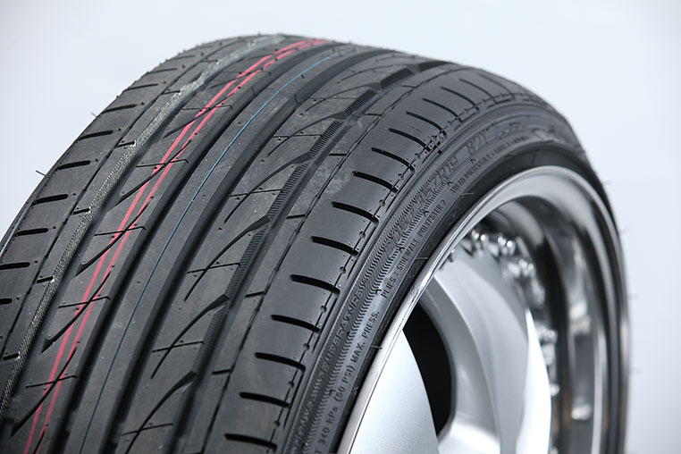 19インチ8.5Jに205/35R19を履いたときのショルダー形状