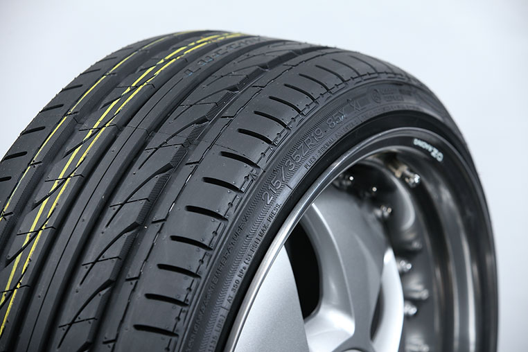 19インチ9Jに215/35R19を履いたときのショルダー形状