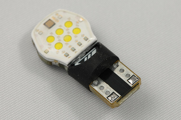 基板ムキ出しタイプのLED T10ウェッジ球