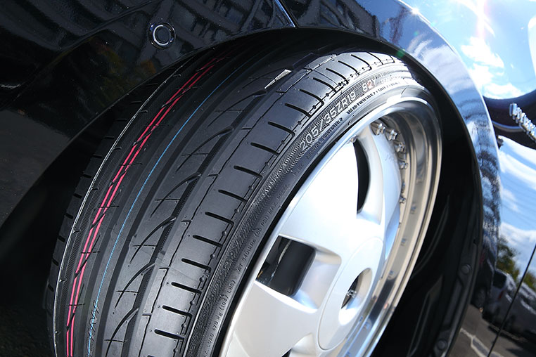 205/35R19に変更したことでフェンダーに干渉せずにハンドルを切れた