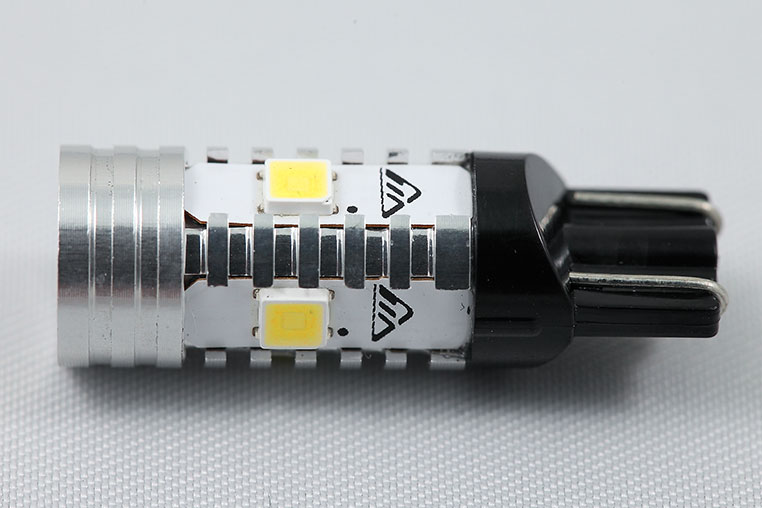 300ルーメンの最新型LEDポジションバルブ IPFの504W