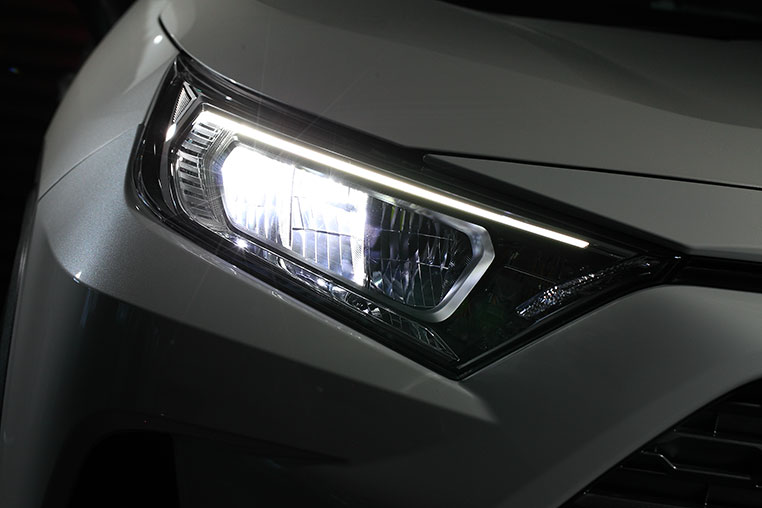 Rav4のヘッドライトを加工者目線でレビュー