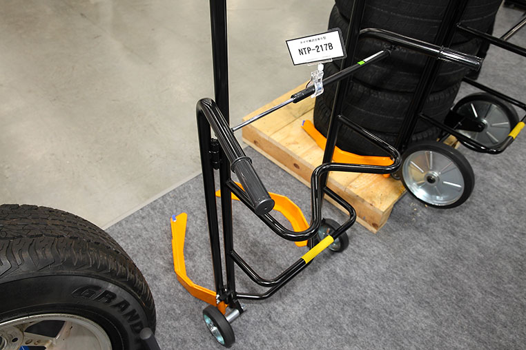 長崎ジャッキのタイヤ搬送台車 NTP-217B