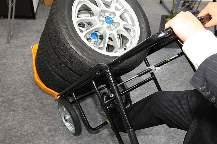 タイヤ搬送台車 NTP-217Bの使い方手順〜運搬