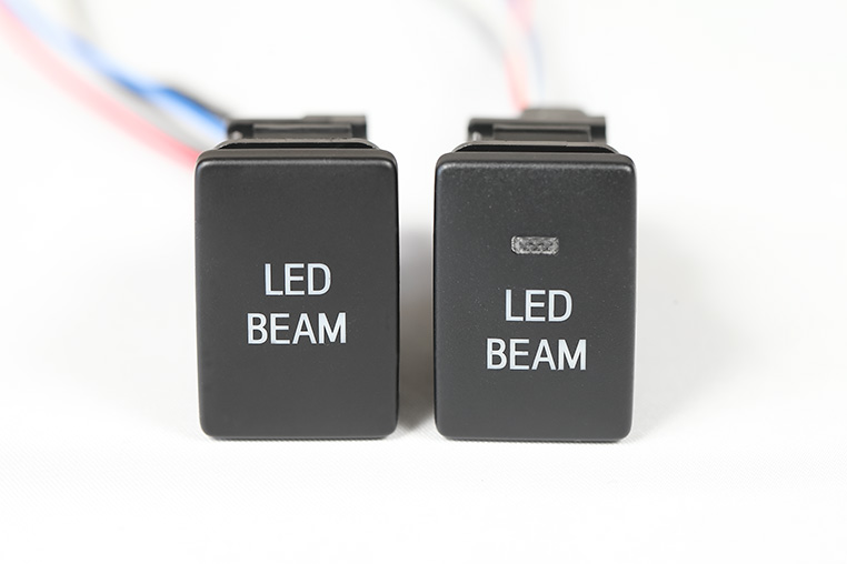 純正「LED BEAM」スイッチの、パイロットランプ付きと無し