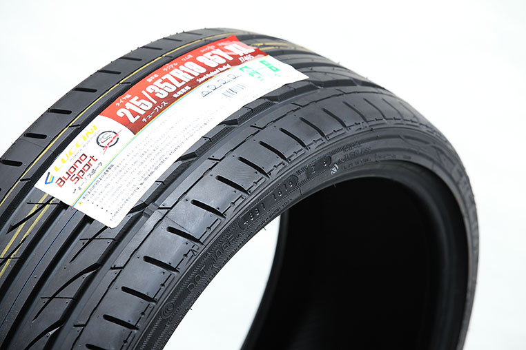 ルッチーニ　215/35R19