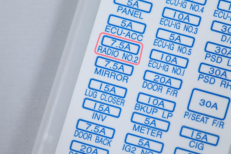 RADIO NO.2　と書かれたオーディオ用のACC電源ヒューズ