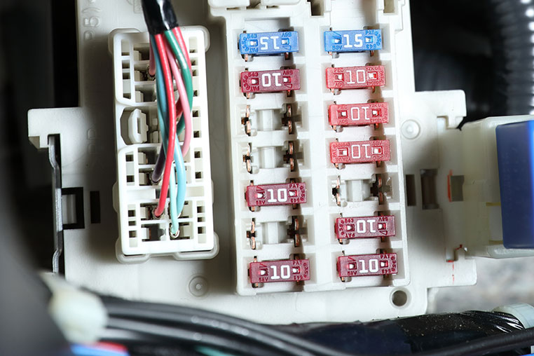 ヒューズボックスの 空きスロット から電源取り出しするのはng